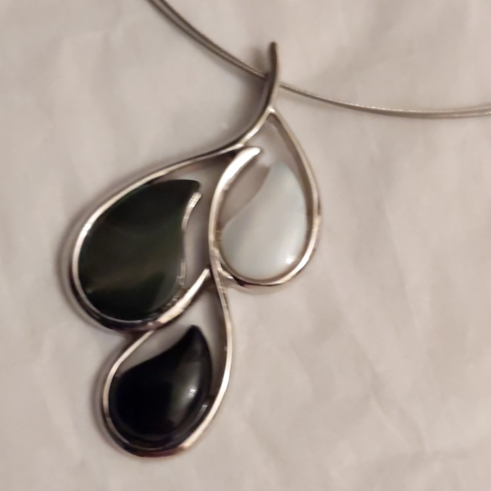Lia Sophia necklace